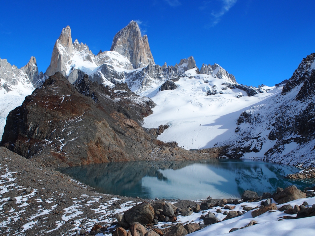 山頂から煙を吐き始めたフィッツロイ