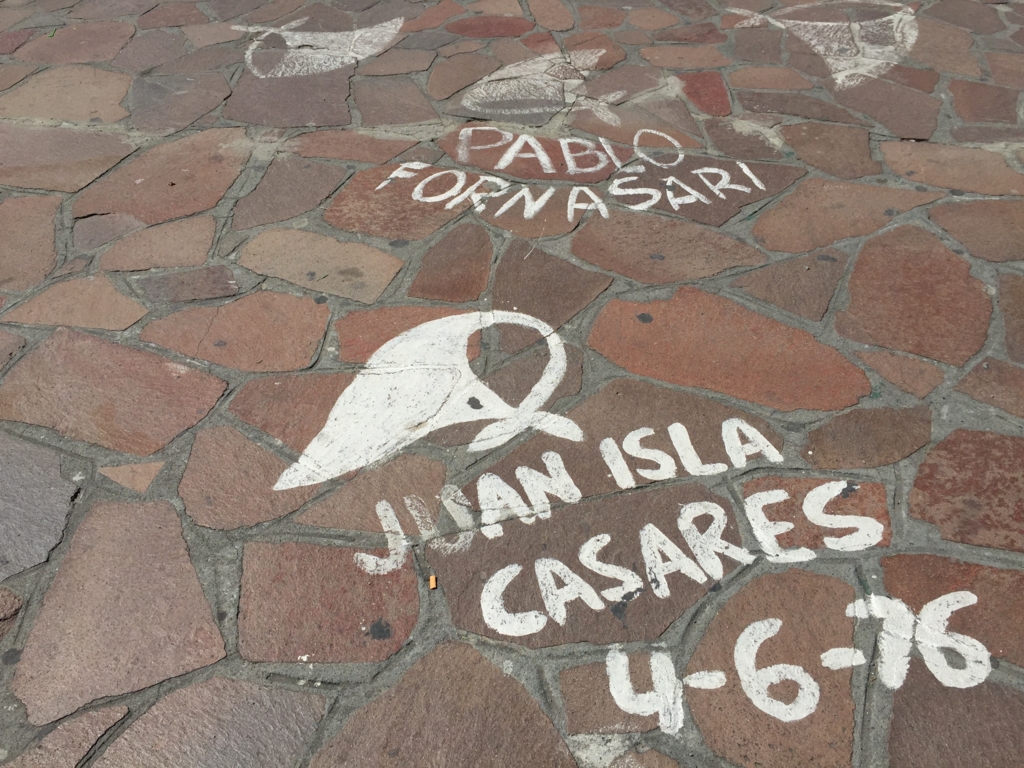 広場の石畳は頭巾柄♡