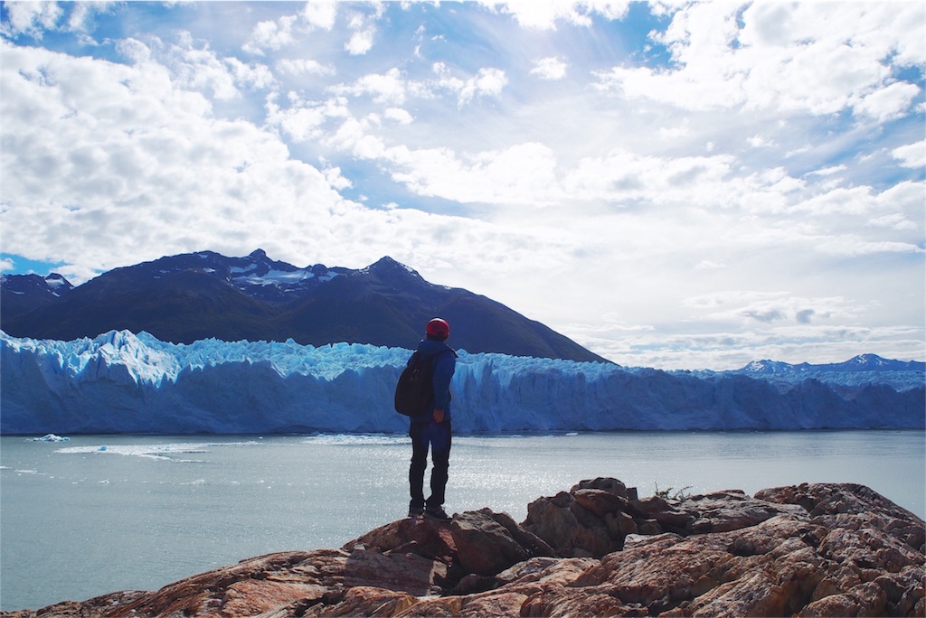 引きで撮っても迫力の氷河