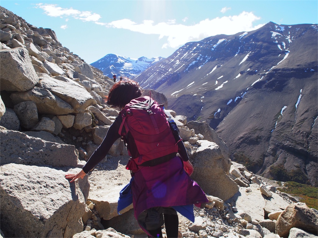 最後の一踏ん張りでがれ場を登ります