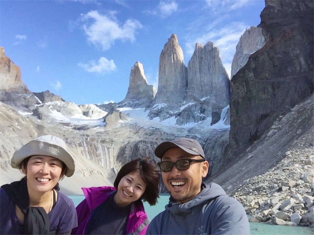 トーレスデルパイネの前ではいチーズ