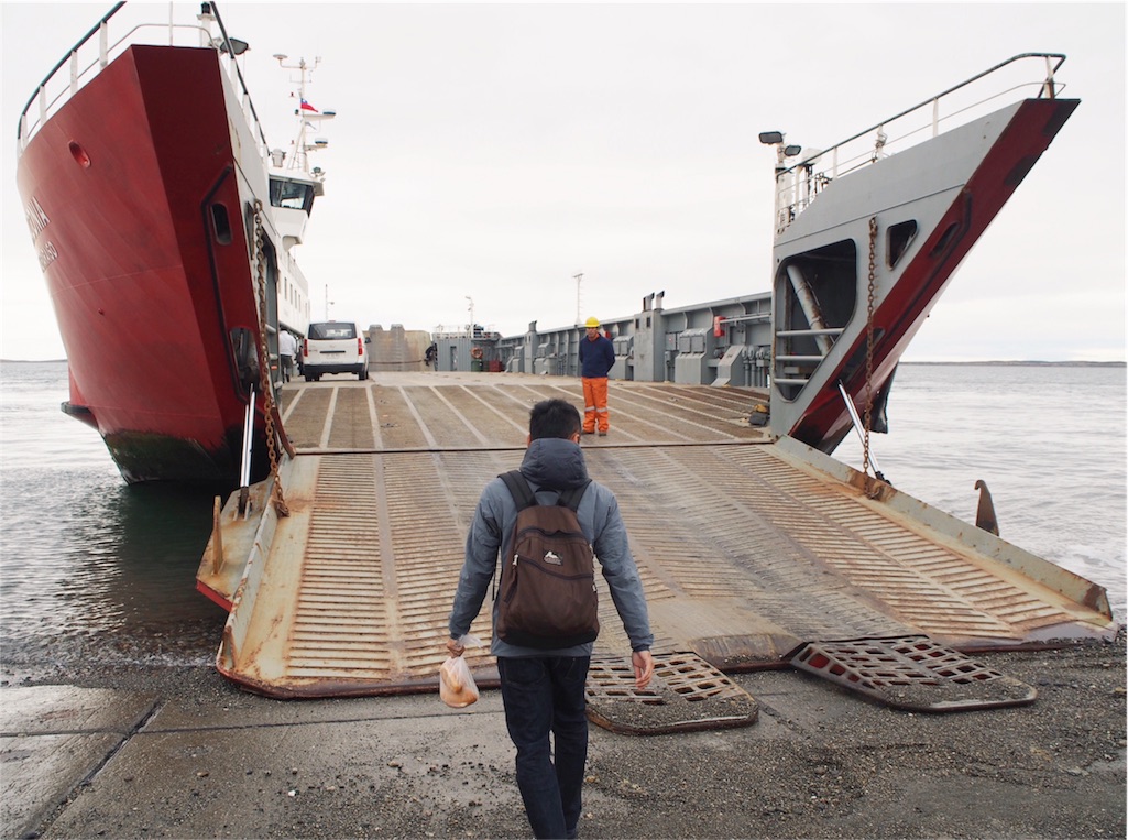 いざフェリーへ乗り込みます