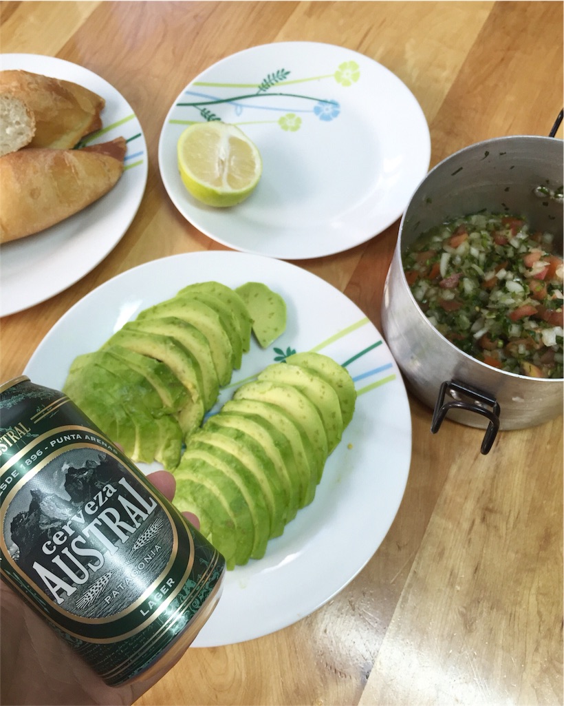 自家製サルサをおつまみに晩酌タイム