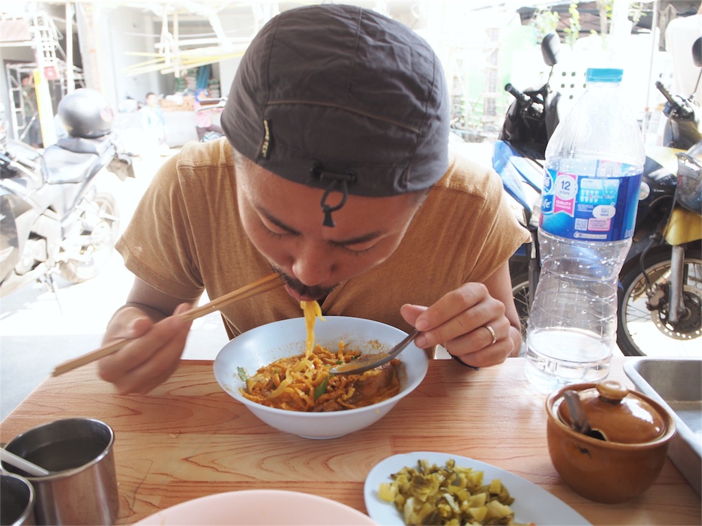 旦那さん カオソーイ満喫中♡