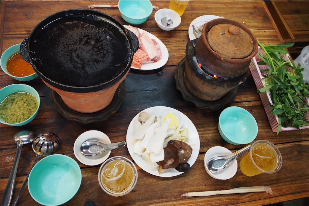 テーブルセッティングされた様子