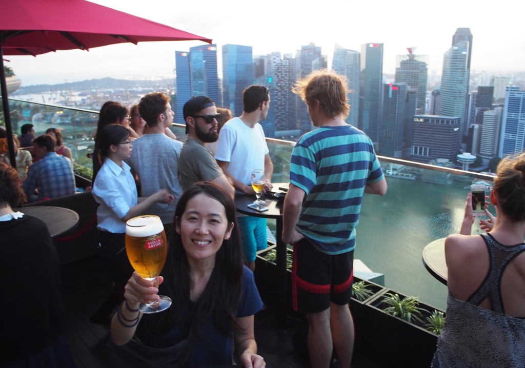 席が空くまで のんびりビールを楽しむことに