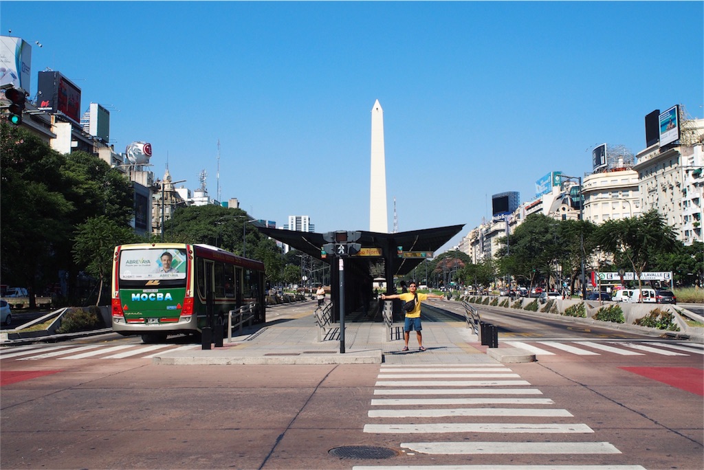 世界一幅の広い道路と言われる7月9日大通り