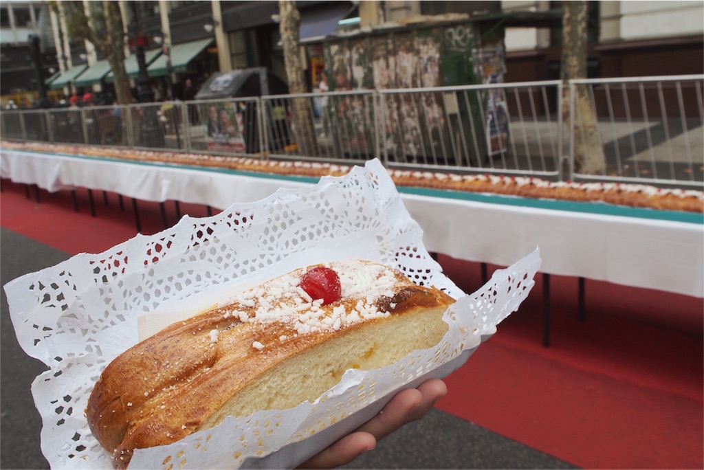 近づいて見るとおいしそうな菓子パンだと判明♡