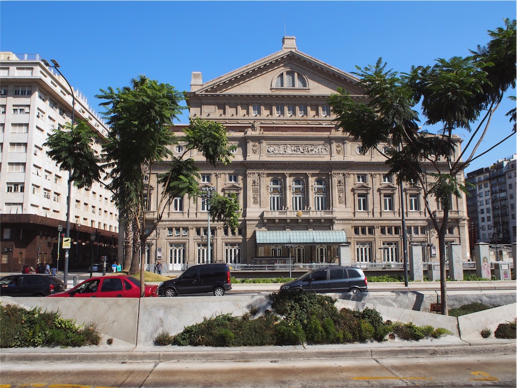 街の中には歴史を感じさせる建物がたくさん