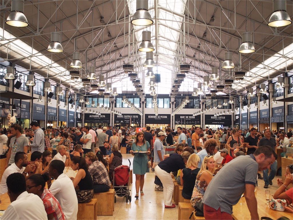 リベイラ市場の市場の中の様子 その①