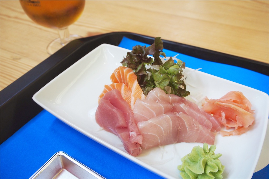 まずはお刺身をおつまみにビール♡