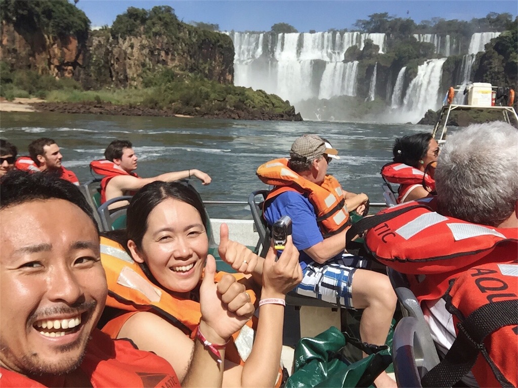 滝突っ込みフェリーに乗船