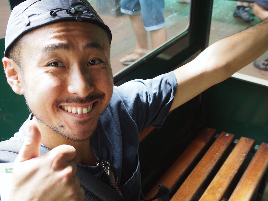 ミニ電車に乗ってはいチーズ