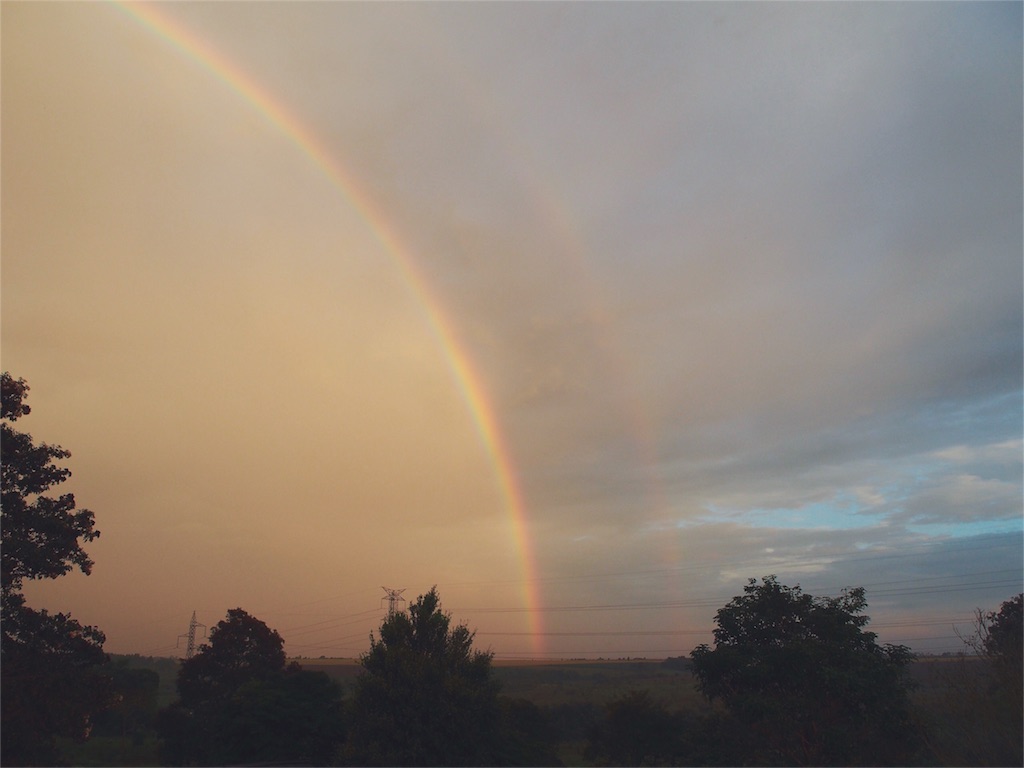 民宿小林からの雨上がりの虹