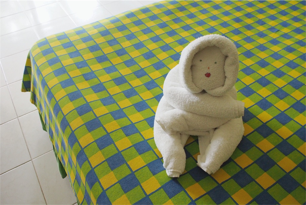 ベッドメイキングの後に置かれるタオルアート その②