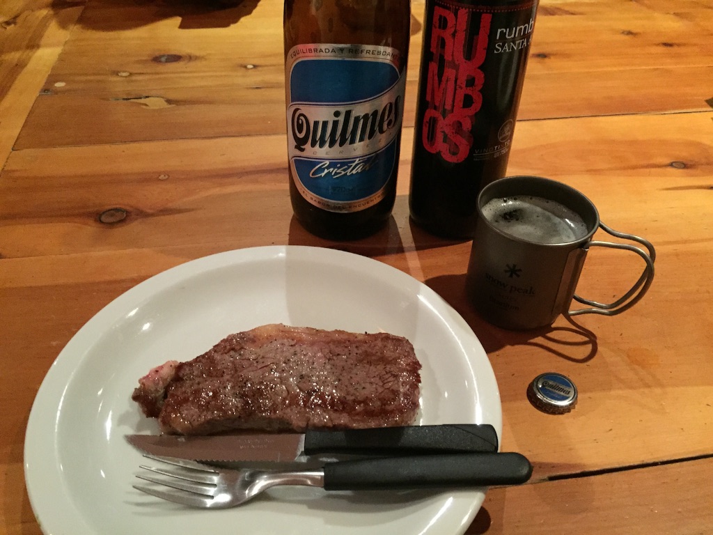 この日はステーキとワインでいただきます♡