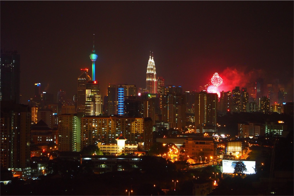 KLのカウントダウン花火の様子