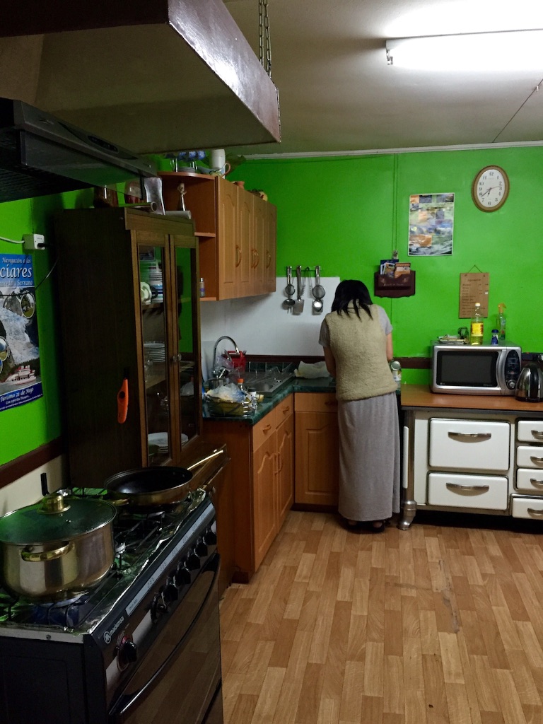 プエルトナタレスの宿の共同キッチン