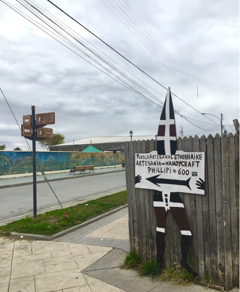 ヤマナ族の看板