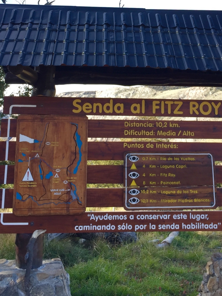 フィッツロイ登山口の案内板ズーム