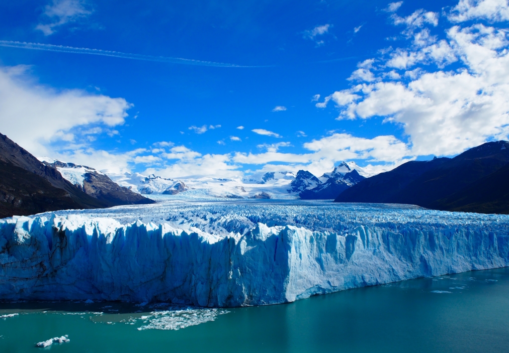 【アルゼンチン】エルカラファテ「ペリトモレノ氷河」至極のウイスキーが味わえる 氷河トレッキング情報まとめ