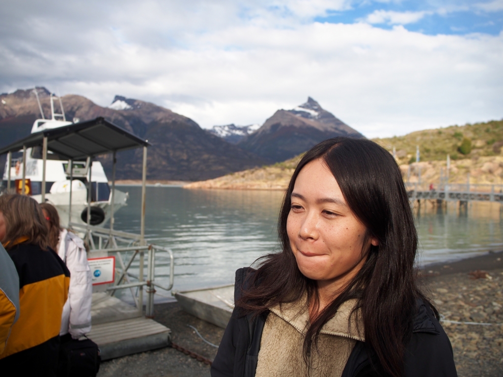 フェリーに乗り込む前のかみさん