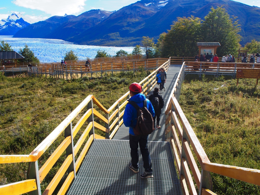 氷河を見渡せる展望台へ