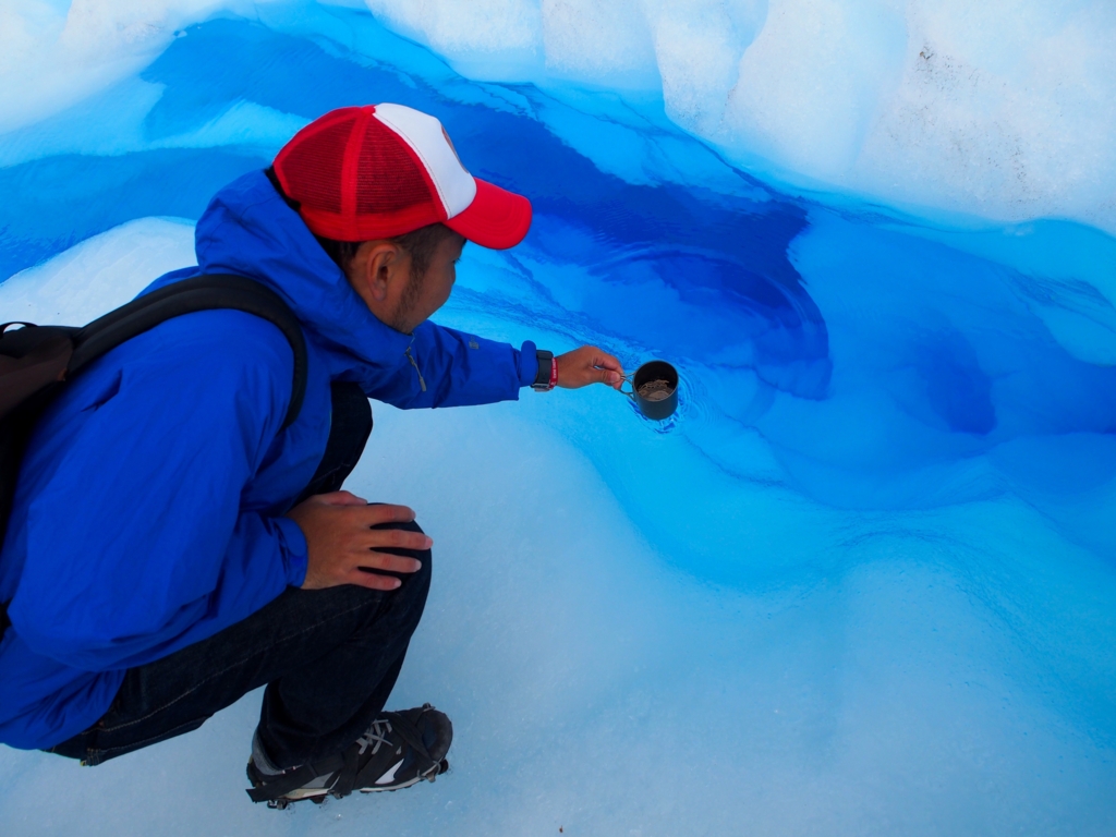 氷河のクレパスの湧き水