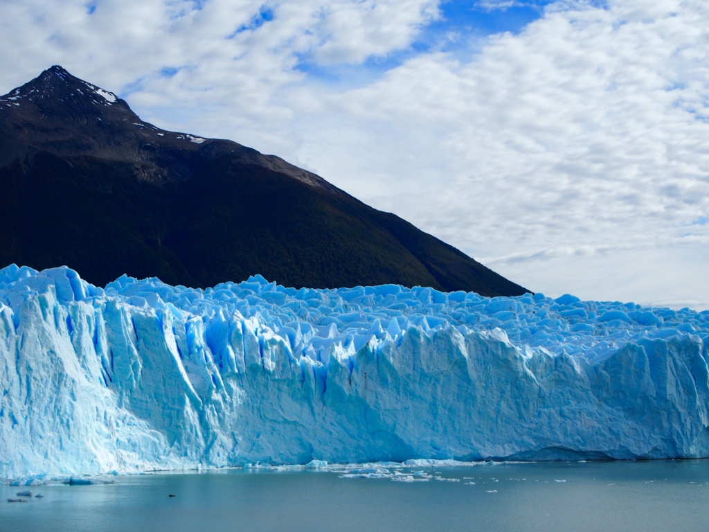 ペリトモレノ氷河は60mの高さ
