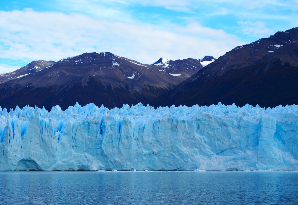 青いペリトモレノ氷河