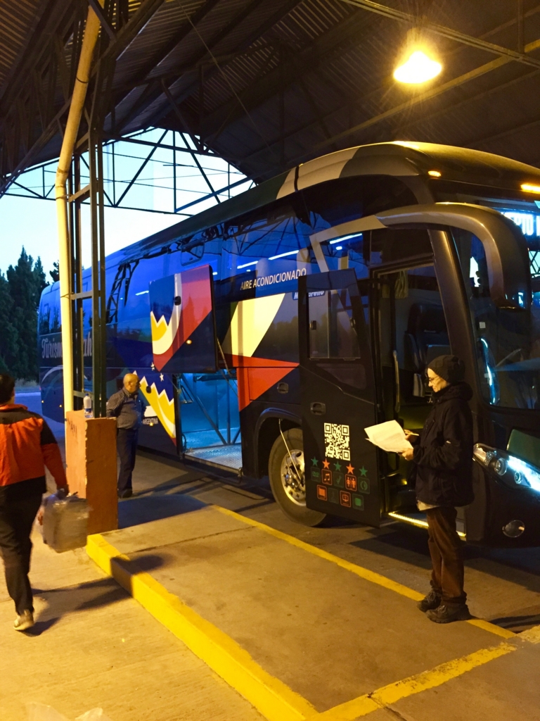 朝のエルカラファテ バスターミナル