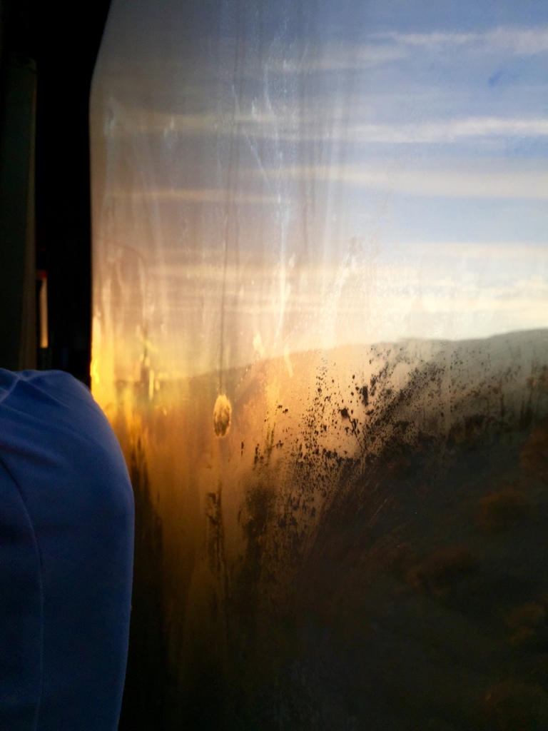 パタゴニア 車内から見る朝焼け