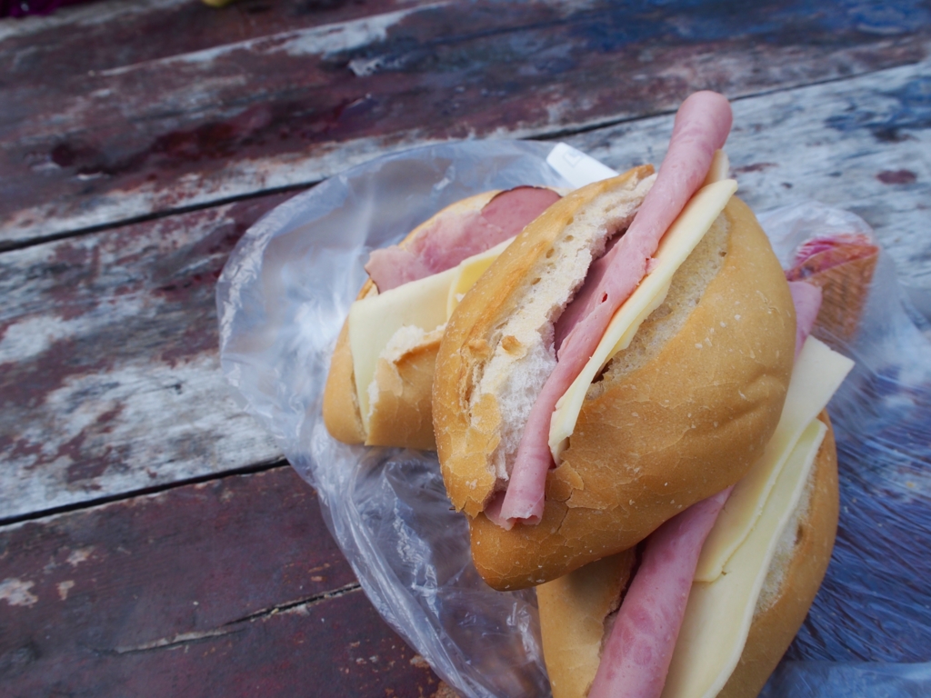 トレッキングの鉄板飯 チーズとハムのサンドイッチ