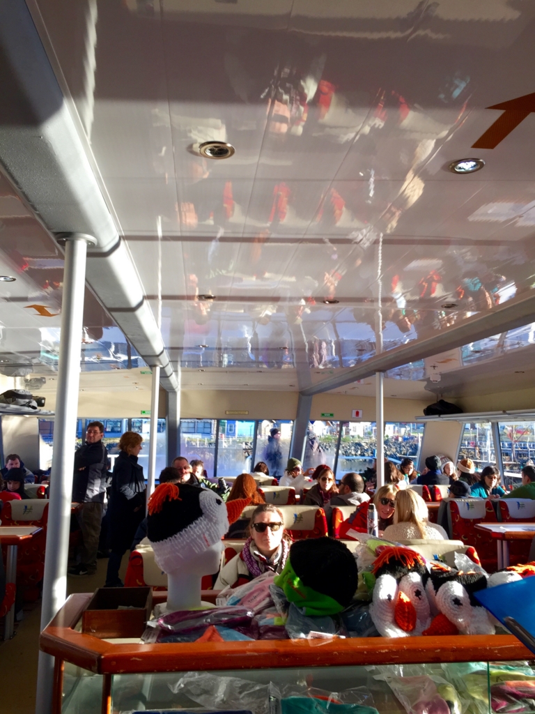 ペンギンクルーズ船内の様子