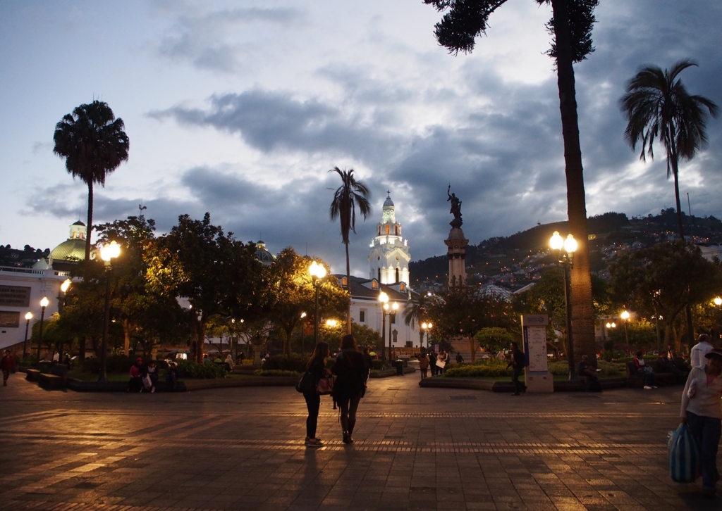 キトの夜の街の様子