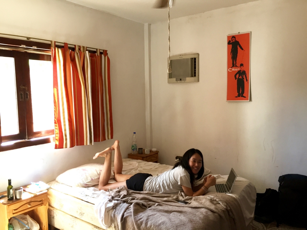 2人で荷物を広げても余裕なツインルーム