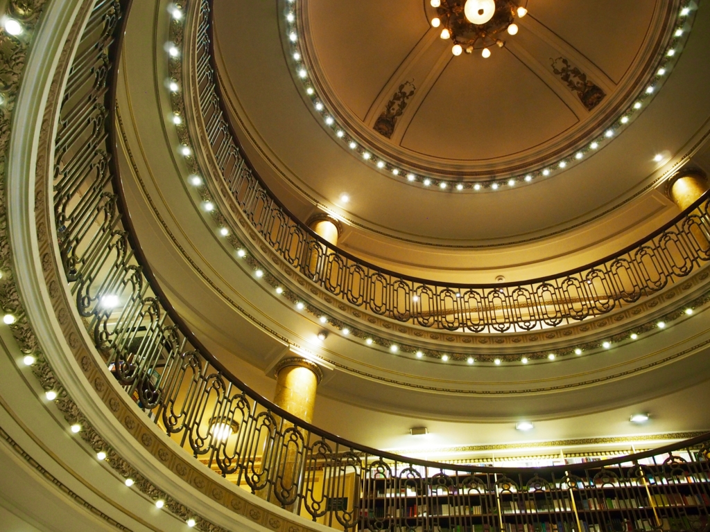 世界で二番目に美しい本屋さんの天井