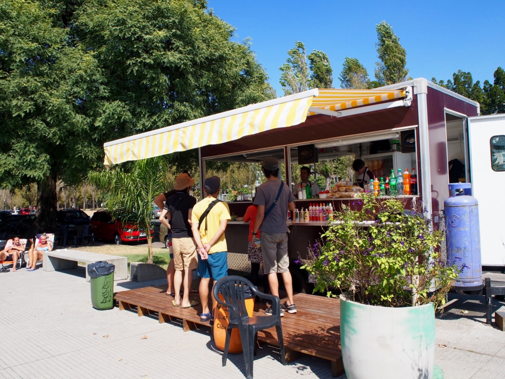 ブエノスアイレス チョリパンがたくさんある通り