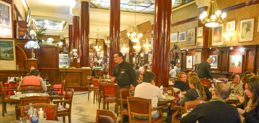 ブエノスアイレス最古のカフェ カフェトルトーニ