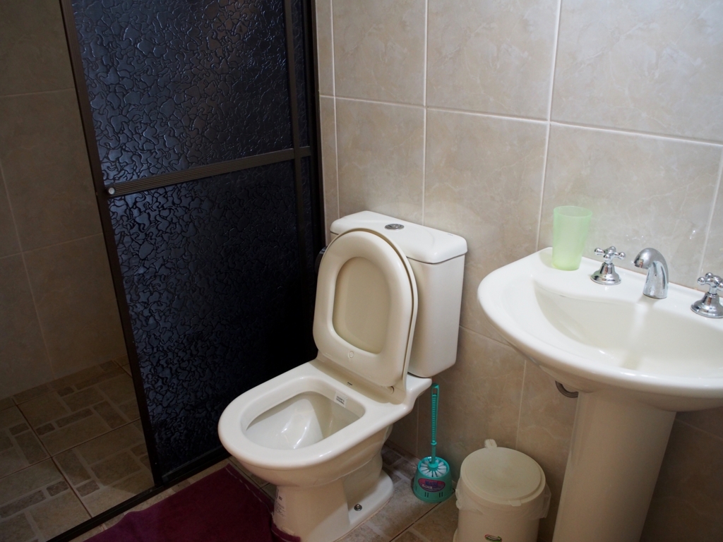 新館のトイレとシャワーの様子