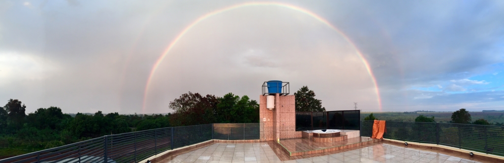 民宿小林から見える雨上がりの虹