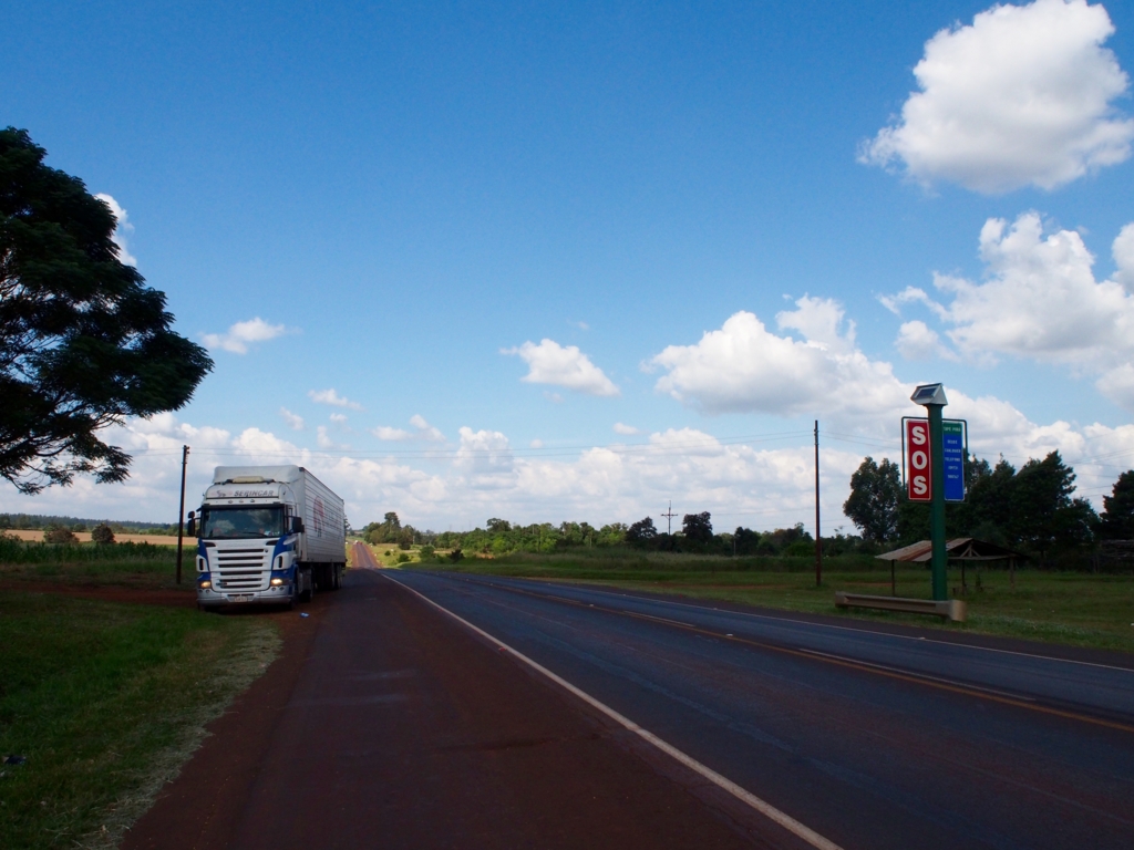 53km地点にあるSOSの看板が目印