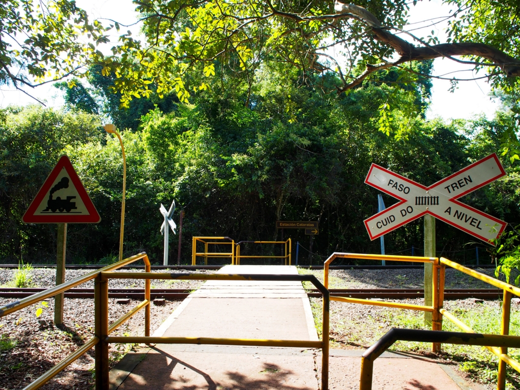 イグアス国立公園内のトロッコレール