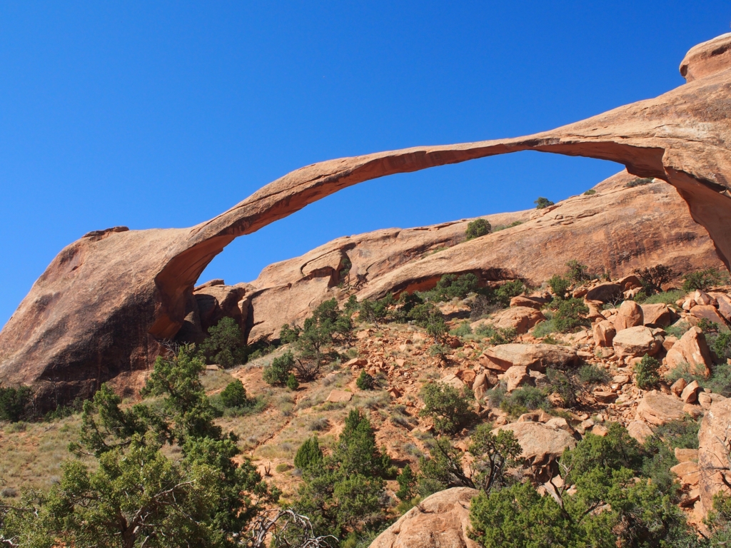 【アメリカ】美しい岩の橋「アーチーズ国立公園」トレッキングと「Moab(モアブ)」キャンプ場情報