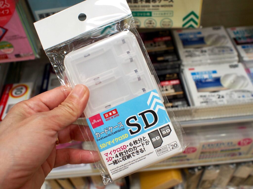 100円ショップSDカードケース