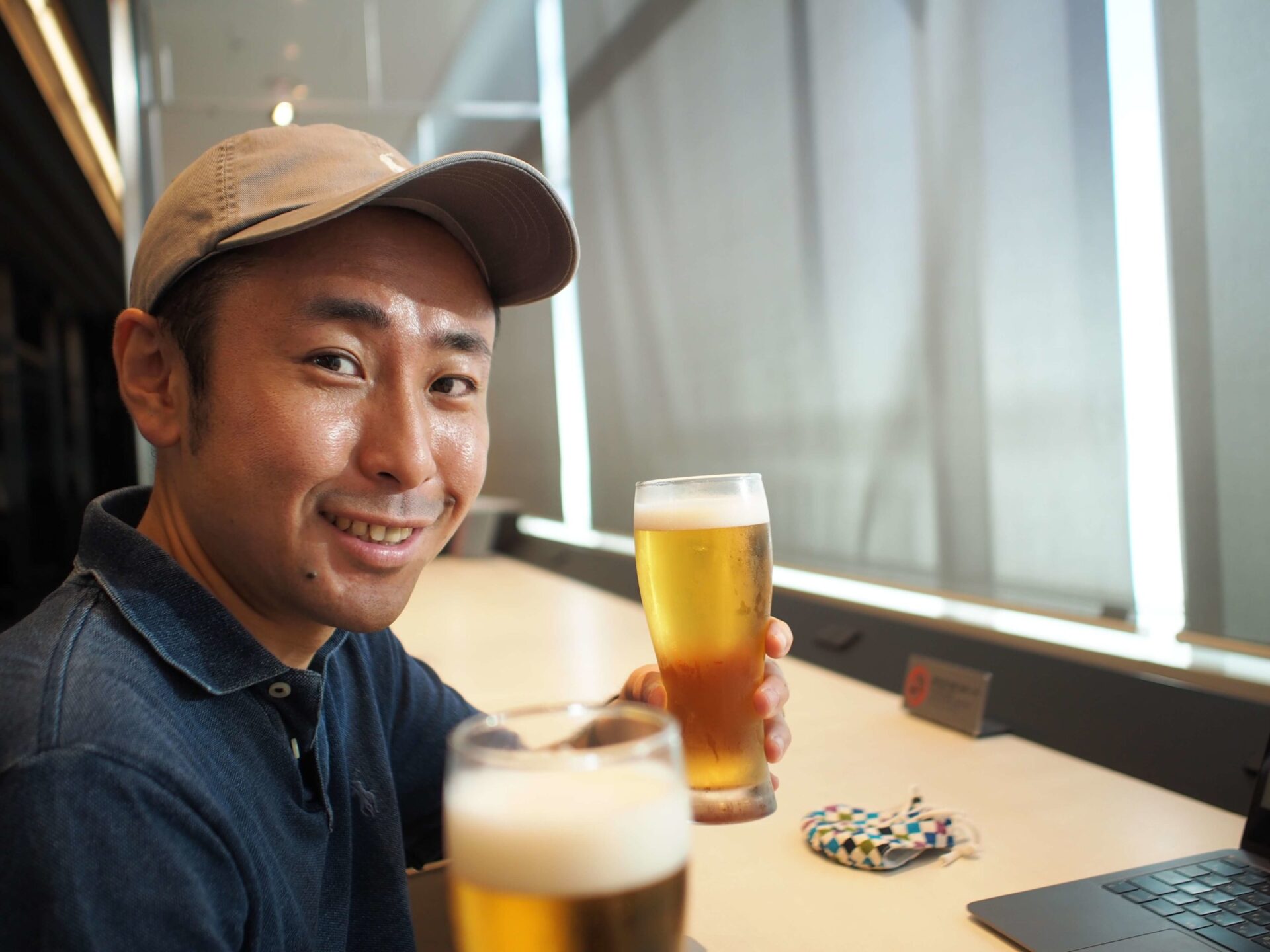 羽田空港 第2ターミナル国内線ANAラウンジにてビールで乾杯