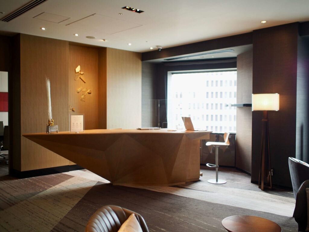 クラブラウンジのコンシェルジュデスク