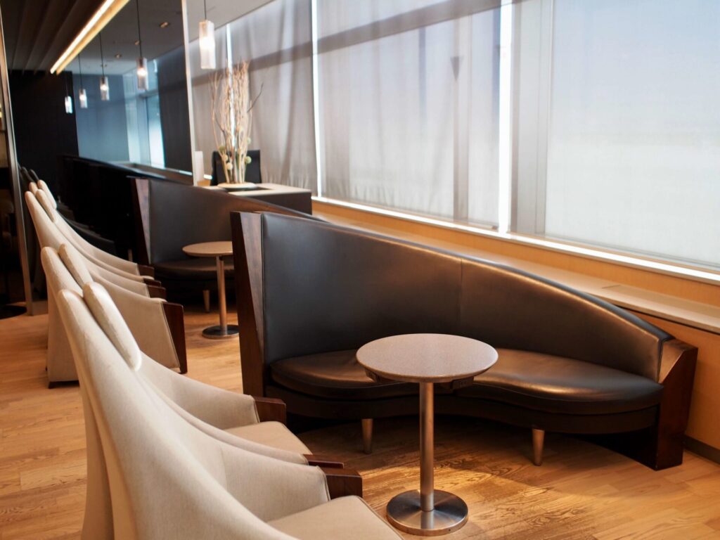 ANAラウンジの座席(ファミリー席)