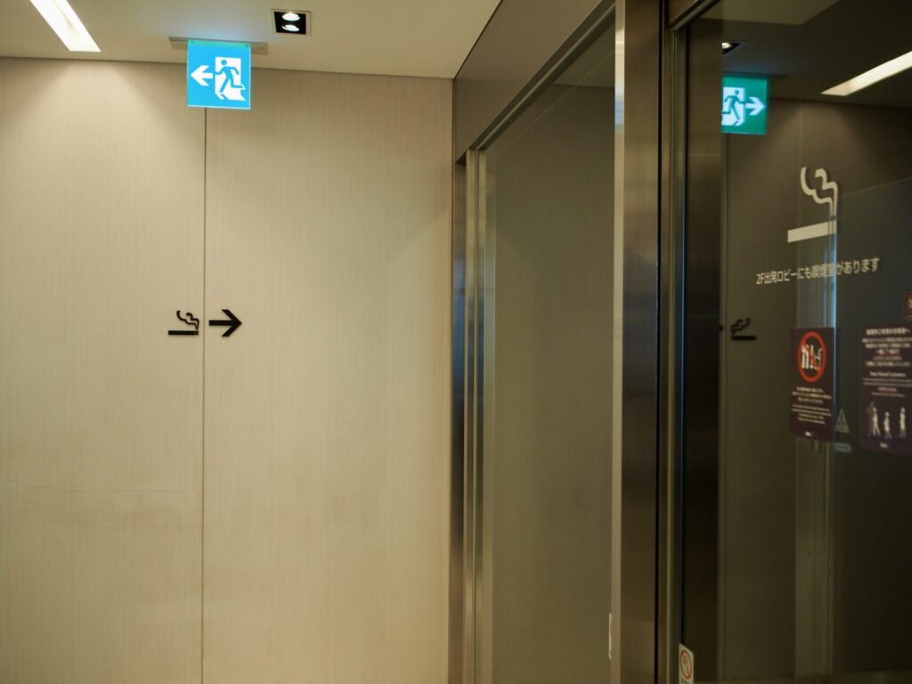 ANAラウンジ 喫煙所