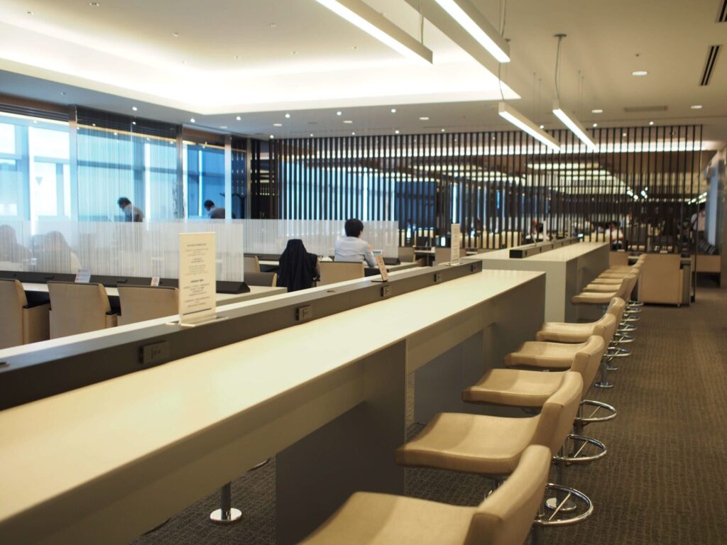 ANAラウンジの座席(カウンター席)